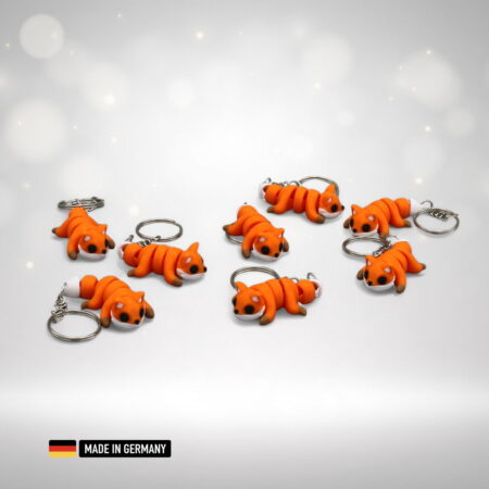 Orangefarbene Fuchs-Schlüsselanhänger auf hellem Hintergrund