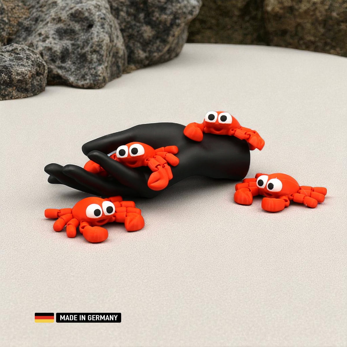 rote krabbe figur mit beweglichen gliedern, mehrfarbig, dekoration