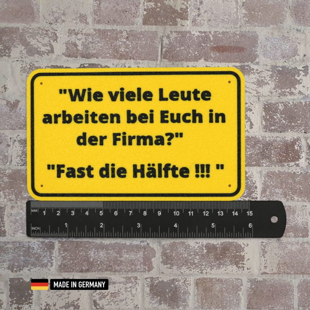 schild: wie viele leute arbeiten bei euch in der firma?
