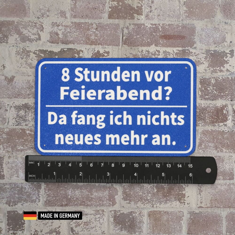 schild: 8 stunden vor feierabend