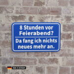 schild: 8 stunden vor feierabend