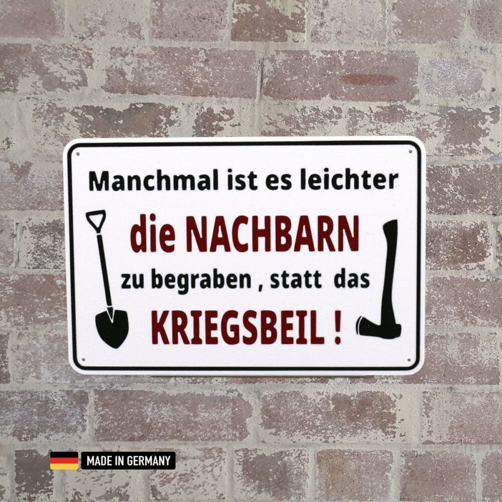 schild: manchmal ist es leichter die nachbarn zu begraben, statt das kriegsbeil!