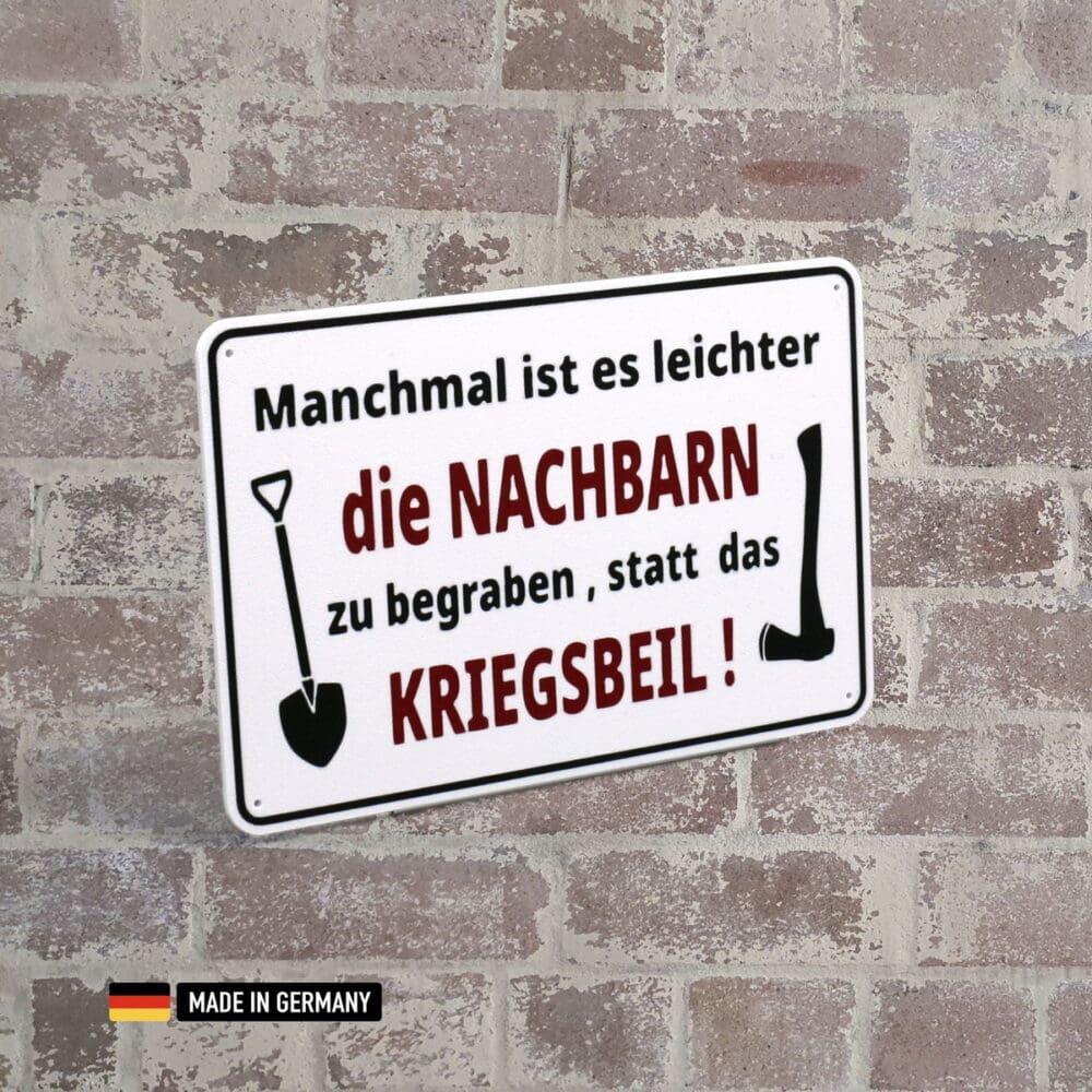 schild: manchmal ist es leichter die nachbarn zu begraben, statt das kriegsbeil!