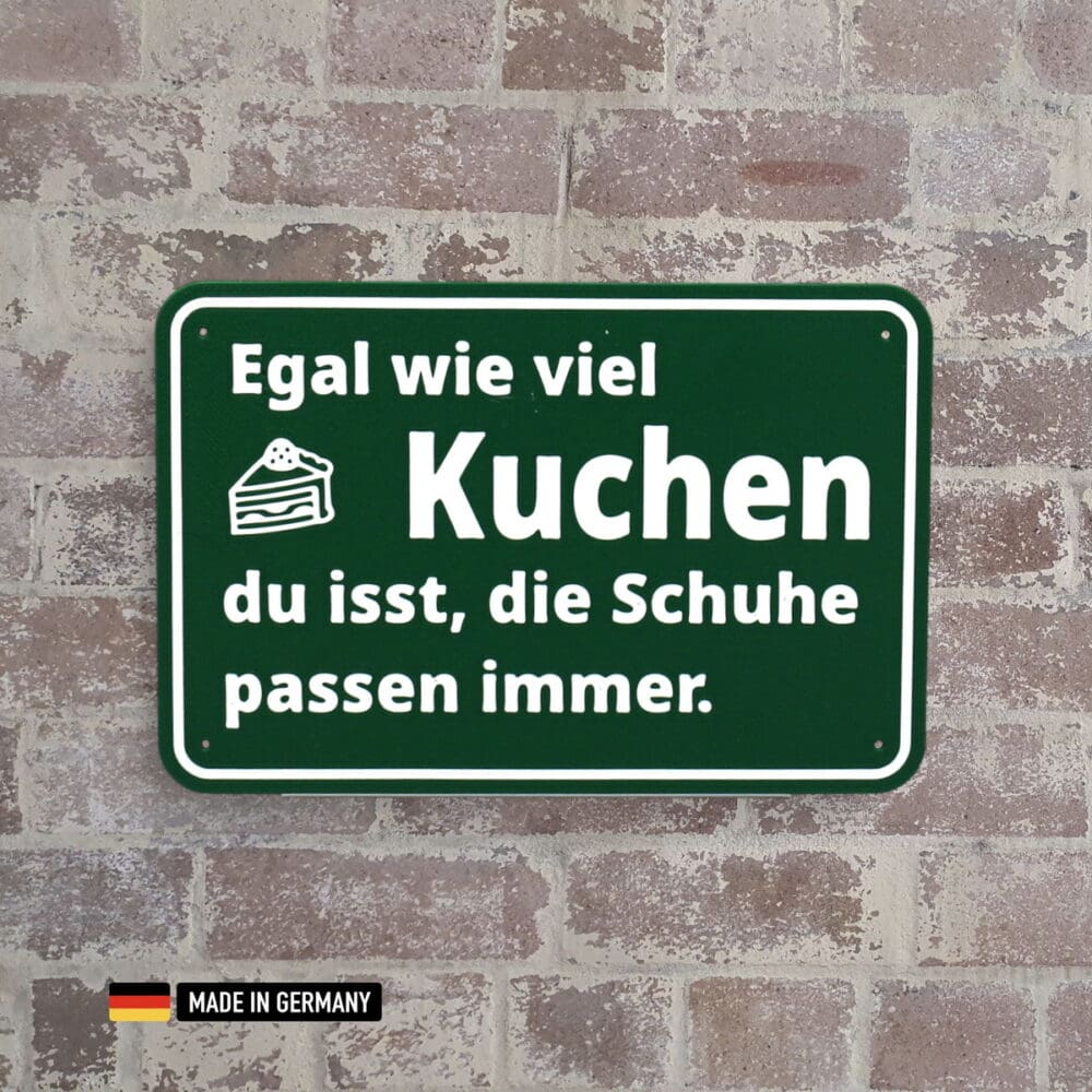 schild: egal wie viel kuchen du isst, die schuhe passen immer