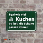 schild: egal wie viel kuchen du isst, die schuhe passen immer