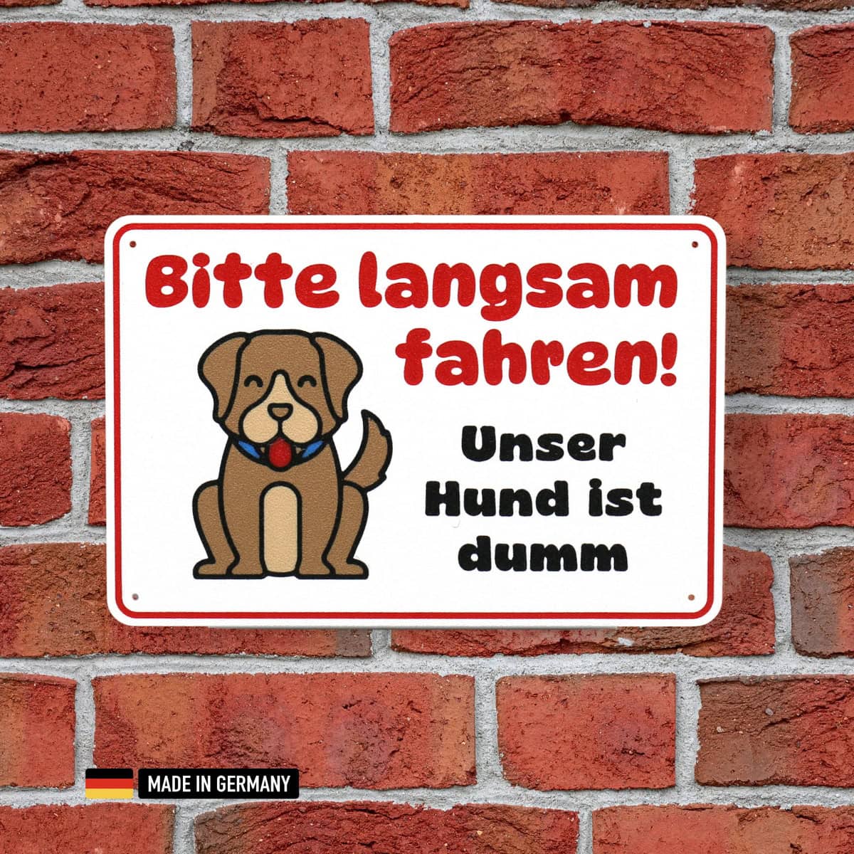 schild: bitte langsam fahren unser hund ist dumm