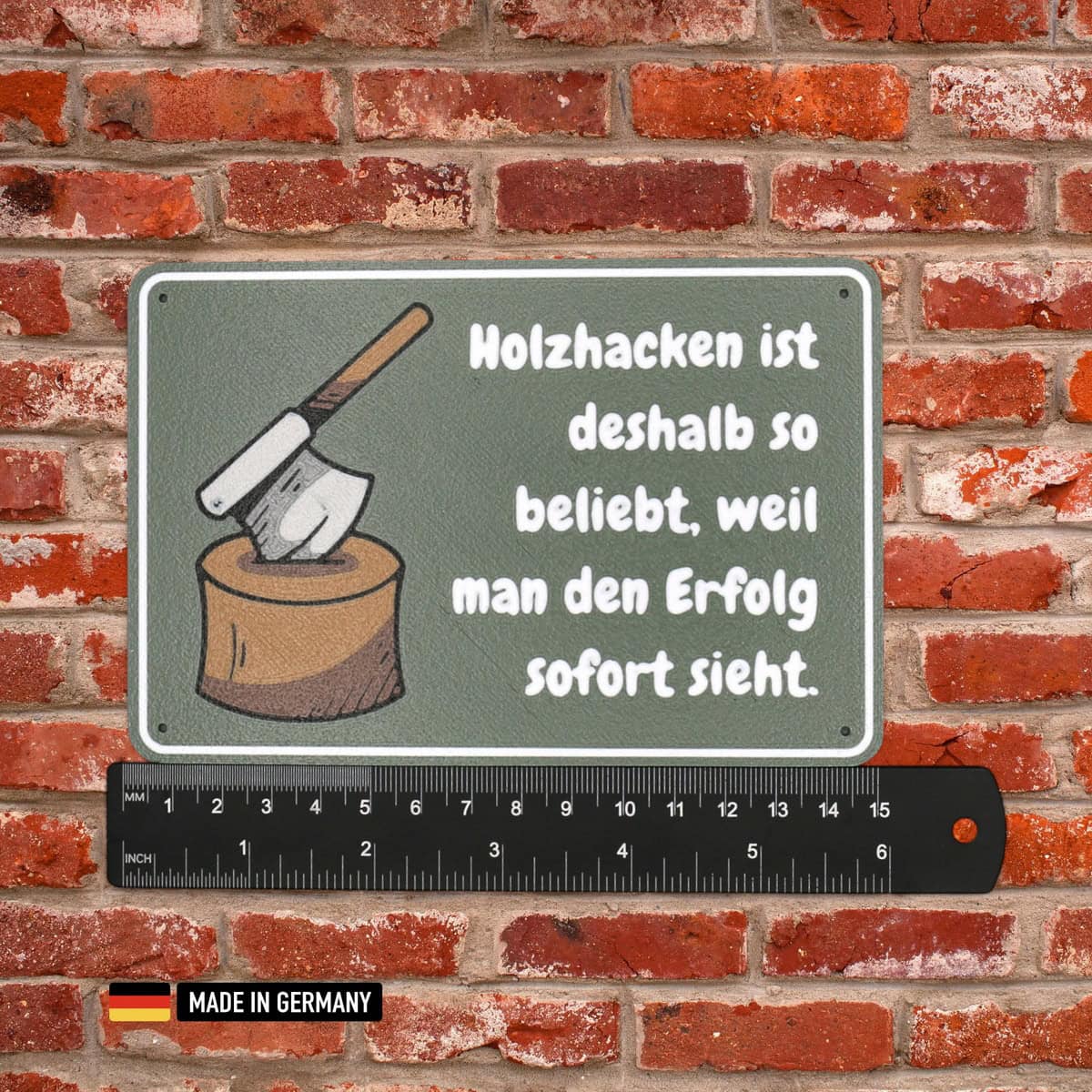 schild: holzhacken ist deshalb so beliebt, weil man den erfolg sofort sieht