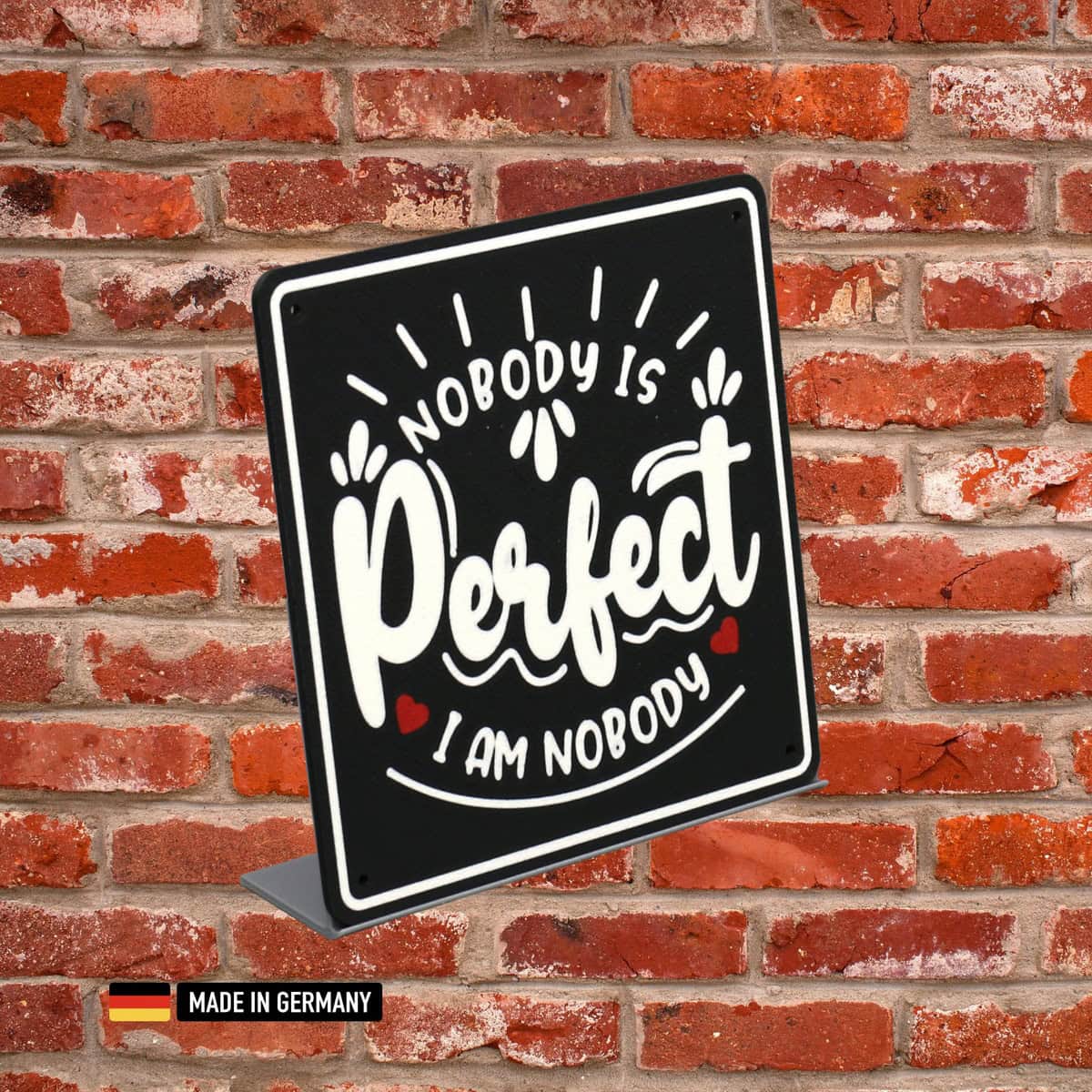 schild: nobody is