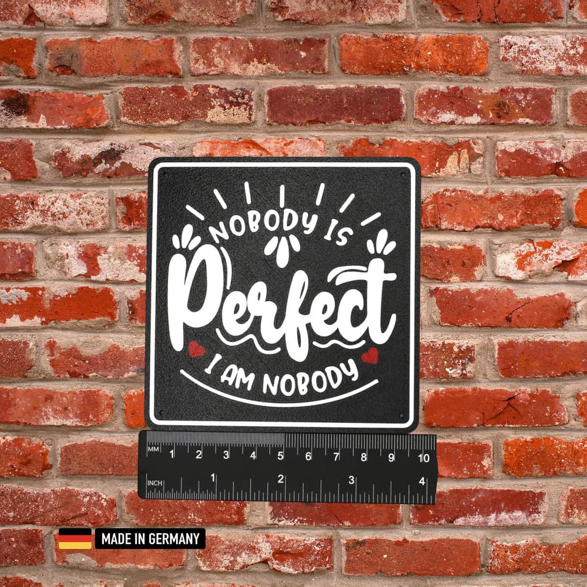 schild: nobody is