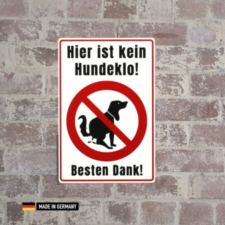 schild: hier ist kein hundeklo! schild für "unaufmerksame" menschen mit kack hunden