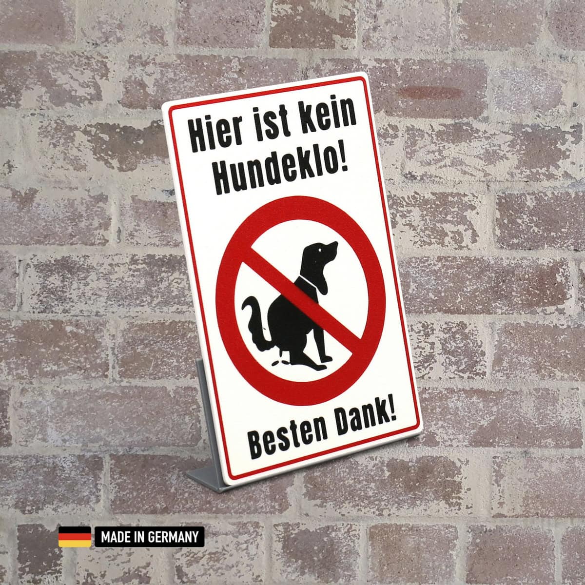 schild: hier ist kein hundeklo! schild für "unaufmerksame" menschen mit kack hunden