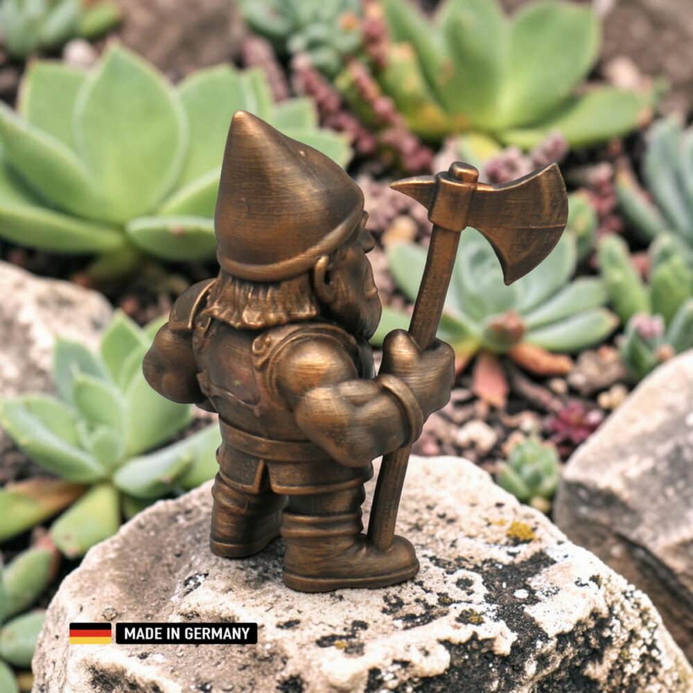 badass gnom der furchtlose krieger – dekofigur für garten, beet und fensterbank
