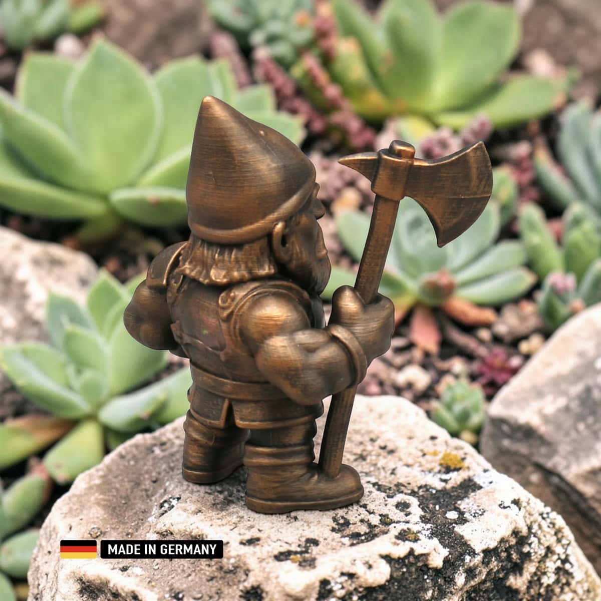 badass gnom der furchtlose krieger – dekofigur für garten, beet und fensterbank