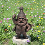 der superheld gnom mit den superkräften – dekofigur für garten, beet und fensterbank
