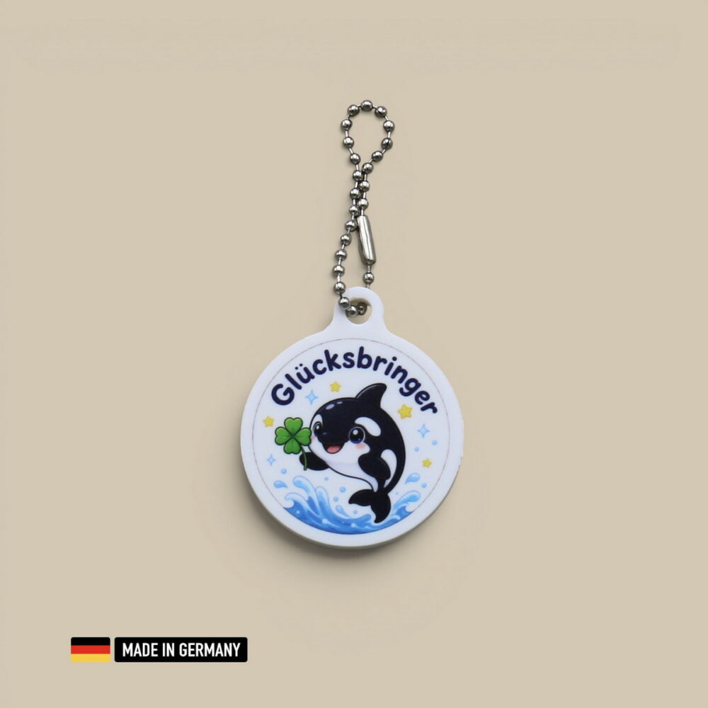 orca baby glücksbringer schlüsselanhänger mit glücks kleeblatt schwertwal
