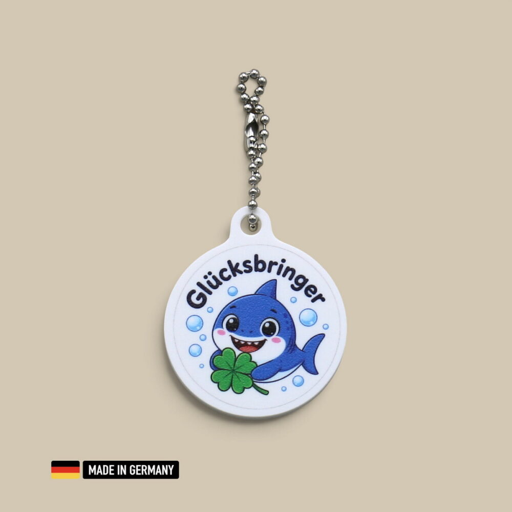 hai baby glücksbringer schlüsselanhänger – kleiner hai mit glücks kleeblatt