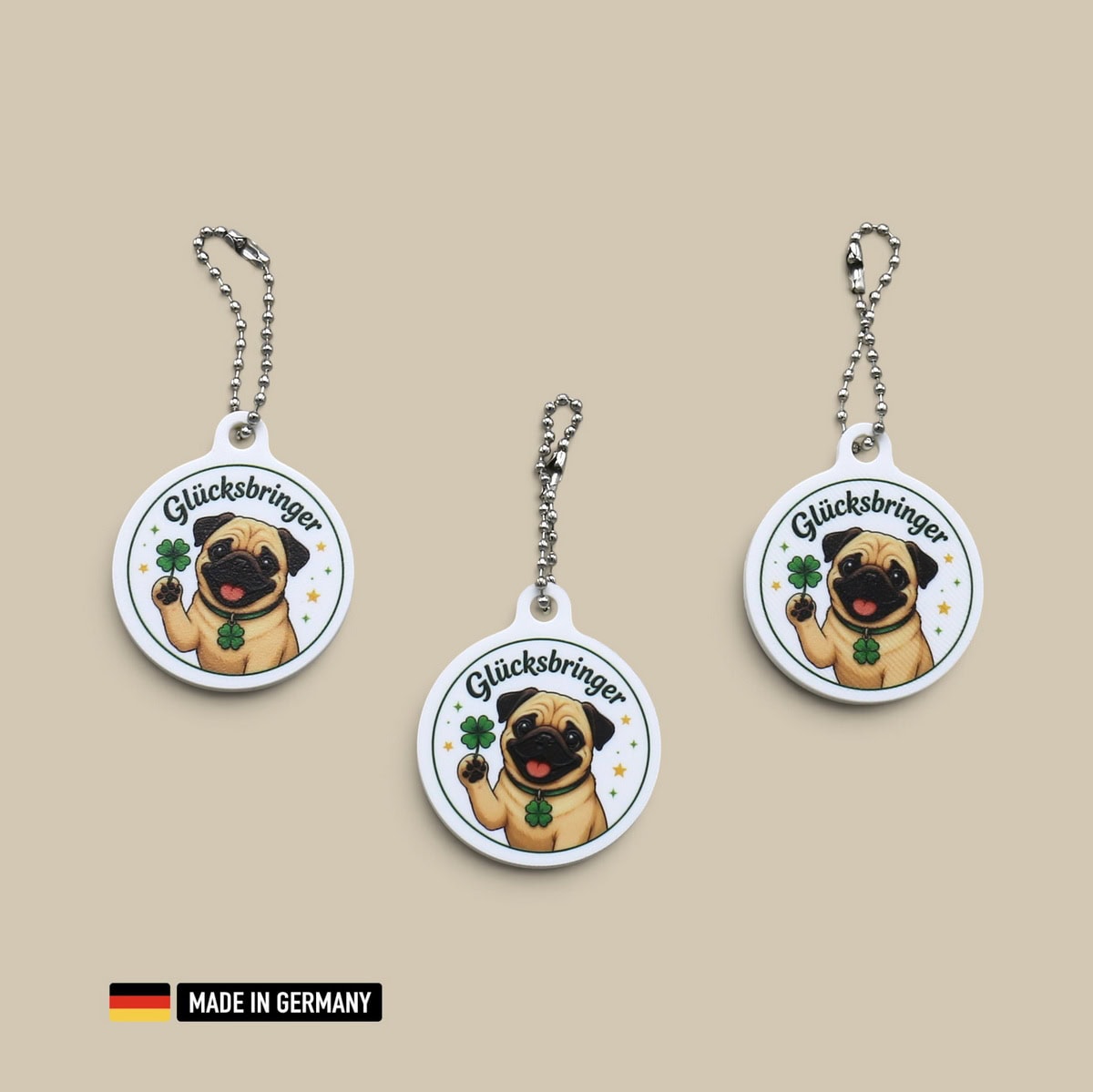 mops welpe glücksbringer schlüsselanhänger mit glücks kleeblatt