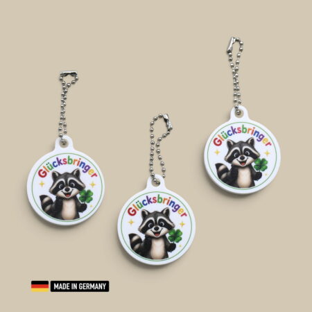 waschbär baby glücksbringer schlüsselanhänger mit glücks kleeblatt